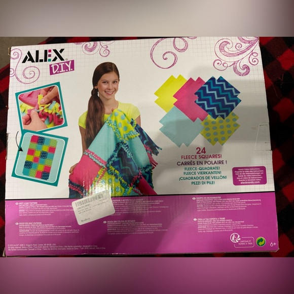 NWT  DIY Knot a Quilt Pattern Kit - Multicolor - Picture 2 of 2